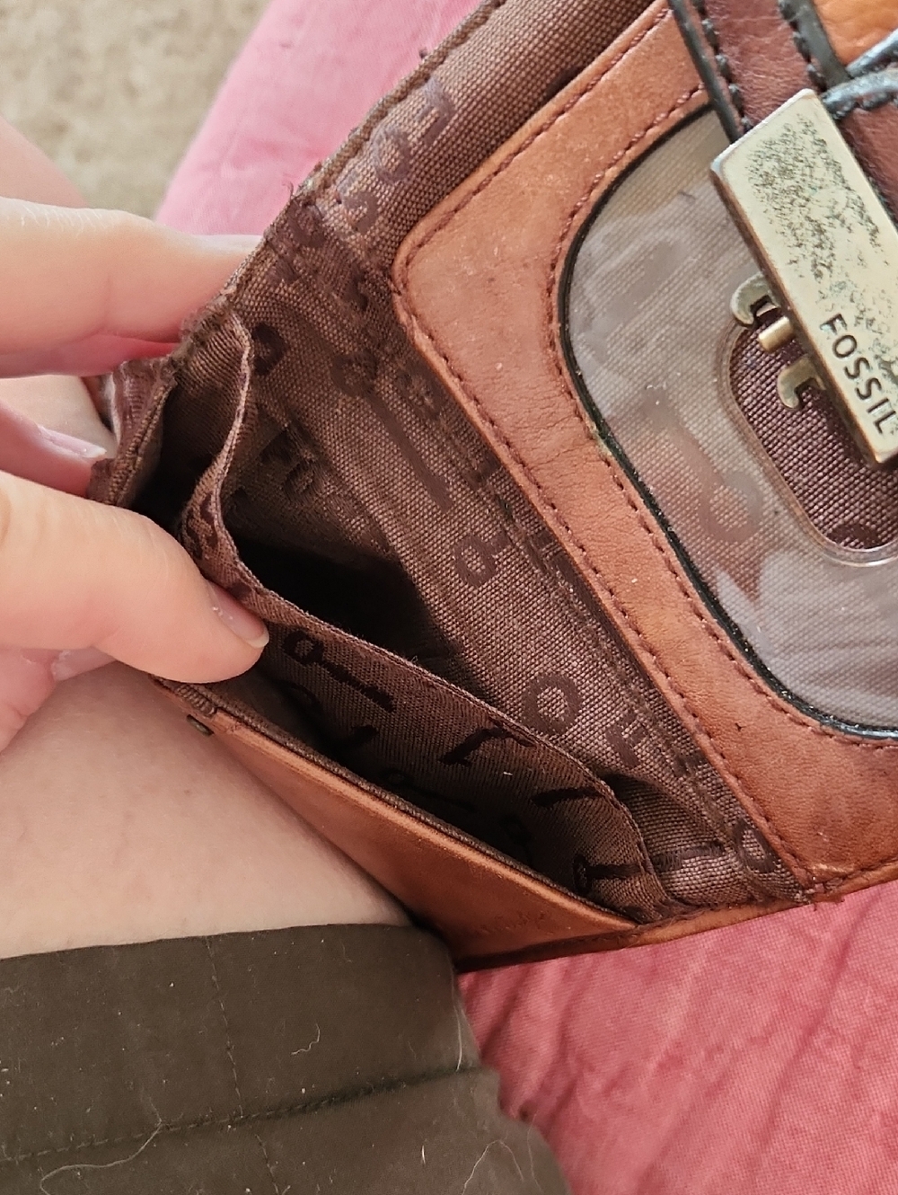 Vintage Classic Fossil Women's Tan & Brown Leather Compact Wallet - Picture 13 of 13